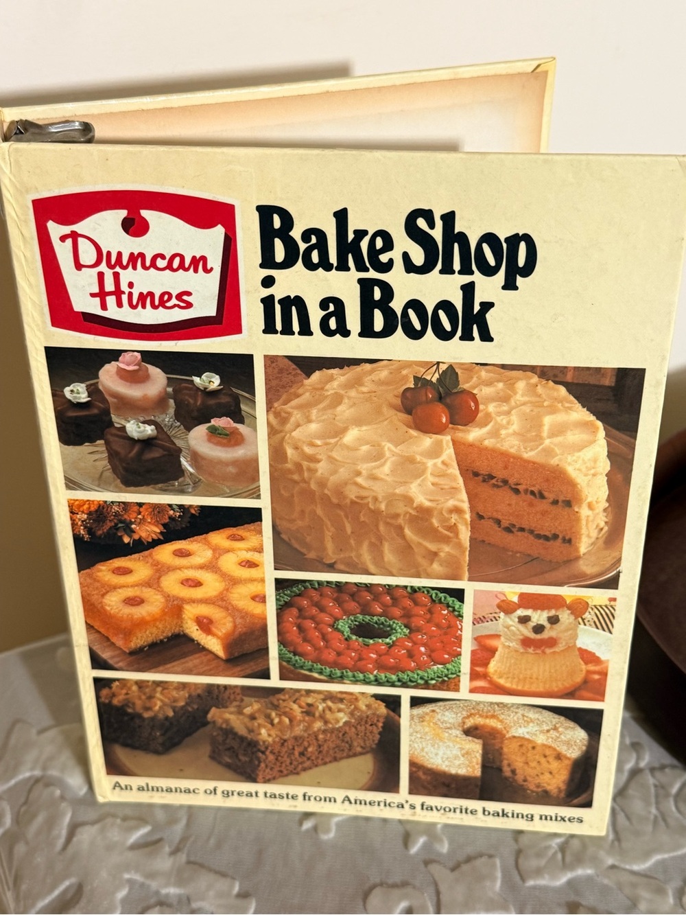1979 Duncan Hines Bake Shop in a Book – Cream Cookbook
